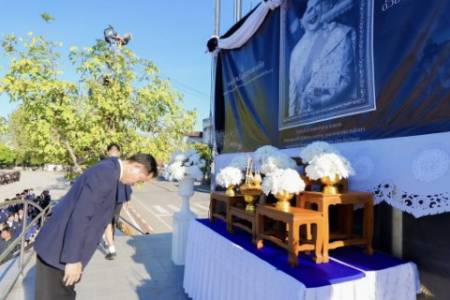 โรงเรียนจักรคำคณาทร จังหวัดลำพูน จัดพิธีน้อมรำลึกในพระมหากรุณาธิคุณและลงนามถวายอาลัย สมเด็จพระนางเจ้าสิริกิติ์ พระบรมราชินีนาถ พระบรมราชชนนีพันปีหลวง วันอังคารที่ 28 ตุลาคม พ.ศ.2568 นายธำรงค์ หน่อเรือง ผู้อำนวยการโรงเรียนจักรคำคณาทร จังหวัดลำพูน 