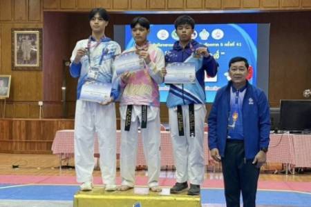 โรงเรียนจักรคำคณาทร  จังหวัดลำพูน  ขอแสดงความยินดีกับ เด็กชายโชติกานต์ สมจิตร ที่ได้รับรางวัล รองชนะเลิศ อันดับที่ 2 การแข่งขันเทควันโด ในการแข่งขัน กีฬาเยาวชนแห่งชาติ ครั้งที่ 41 “เมืองแพร่เกมส์” รอบคัดเลือก ภาค 5 สามารถผ่านเข้าสู่การแข่งขันรอบสุด