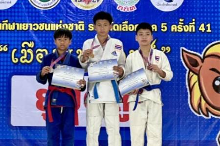 โรงเรียนจักรคำคณาทร จังหวัดลำพูน ขอแสดงความยินดีกับนักเรียนที่ได้รับเหรียญรางวัลในการแข่งขันกีฬาเยาวชนแห่งชาติ  ครั้งที่ 41 ภาค 5 เมืองเเพร่เกมส์ ระหว่างวันที่ 21-31 มกราคม 2569