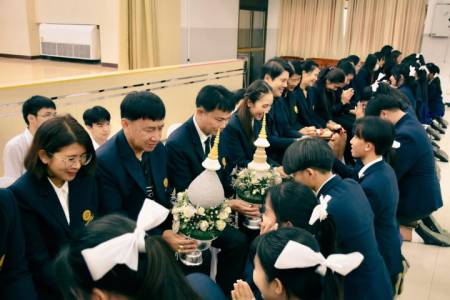 โรงเรียนจักรคำคณาทร จังหวัดลำพูน       นักเรียนระดับชั้นมัธยมศึกษาปีที่ 6 ได้จัดพิธีขอขมาอำลาครู ในวันอังคารที่ 10 กุมภาพันธ์ พ.ศ. 2569 ณ หอประชุมบุรีรัตน์ โดยมี นายธำรงค์ หน่อเรือง ผู้อำนวยการโรงเรียน พร้อมด้วยคณะผู้บริหาร คณะครู