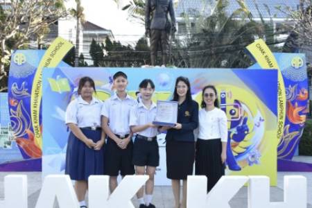 โรงเรียนจักรคำคณาทรจังหวัดลำพูน ขอแสดงความยินดีกับนักเรียนห้องเรียนวิทยาศาสตร์พลังสิบ ที่ได้รับรางวัลชนะเลิศ เหรียญเงิน ระดับประเทศ ในการประกวดโครงงานวิทยาศาสตร์สิ่งแวดล้อม