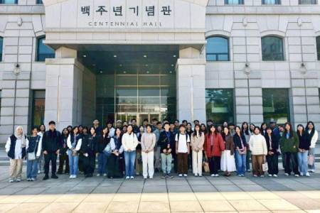 นายภูริชญ์ อินทรมณี นักเรียนชั้นมัธยมศึกษาปีที่ 6/15  แผนการเรียนศิลป์ภาษาอังกฤษ ได้เข้าร่วมโครงการ ODOS Summer Camp 2026 ณ Sookmyung Women’s University ประเทศสาธารณรัฐเกาหลี ซึ่งเป็นหลักสูตรระยะสั้นด้านเทคโนโลยีและดิจิทัล