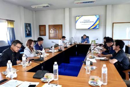 การประชุมคณะกรรมการบริหารสมาคมผู้ปกครองและครู โรงเรียนจักรคำคณาทร จังหวัดลำพูน วันพฤหัสบดีที่ 28 พฤษภาคม พ.ศ. 2569 นายวิโรจน์ สายพันธุ์ นายกสมาคมผู้ปกครองและครูโรงเรียนจักรคำคณาทร จังหวัดลำพูน เป็นประธานการประชุมคณะกรรมการบริหารสมาคมผู้ปกครองและครู