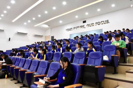 กิจกรรมช่าง Pitch ปี2 ณ หอประชุมดาราดิเรกโรงเรียนจักรคำคณาทร จังหวัดลำพูน วันอังคารที่ 16 มิถุนายน 2569 นักเรียนโรงเรียนจักรคำคณาทร จังหวัดลำพูนเข้าร่วมกิจกรรมช่าง Pitch ปี2 จากอาจารย์คณะวิศวกรรมศาสตร์ มหาวิทยาลัยเชียงใหม่ เพื่อพัฒนาและส่งเสริมศักยภาพ