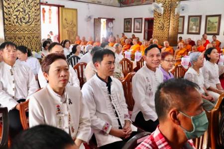 พิธีทำบุญอายุวัฒนมงคล 70 ปี พระเทพรัตนนายก เจ้าคณะจังหวัดลำพูน และเจ้าอาวาสวัดพระธาตุหริภุญชัย วรมหาวิหาร อำเภอเมือง จังหวัดลำพูน  วันอังคารที่ 7 กรกฎาคม พ.ศ. 2569 นายธำรงค์ หน่อเรือง ผู้อำนวยการโรงเรียนจักรคำคณาทร จังหวัดลำพูน พร้อมด้วยคณะครู
