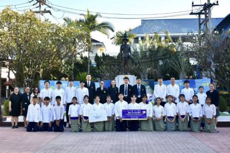 “ลูกจักรคำฯ เป็นผู้นำ สร้างสรรค์สังคม” โรงเรียนจักรคำคณาทร จังหวัดลำพูน ขอแสดงความยินดีกับนักเรียนที่ได้รับรางวัลการแข่งขันจำนวน 2 รายการ ดังนี้ 1. กิจกรรมการแข่งขัน Wow gogo chemistry challenge เคมีนวัตกรรม พลิกโลกด้วย GOGO Board